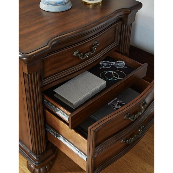 Traditional 3-Drawer Nightstand With Hidden Pull-Out Tray  |  Nightstands Bedroom Nightstands