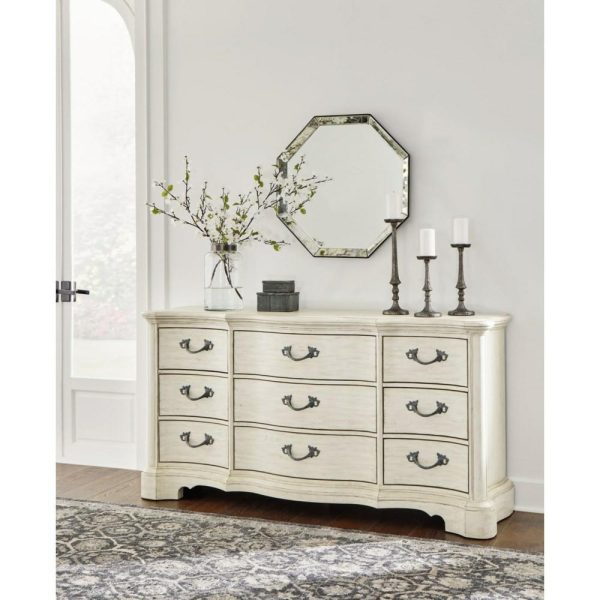 Traditional 9-Drawer Dresser With Finished Interior  |  Dressers Bedroom Dressers