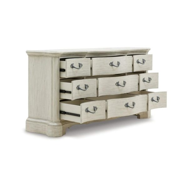 Traditional 9-Drawer Dresser With Finished Interior  |  Dressers Bedroom Dressers